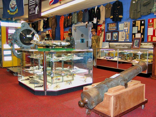 Civil War Cannon with Displays